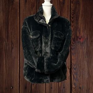 NWT TIME and TRU women's faux fur jacket. Size XL